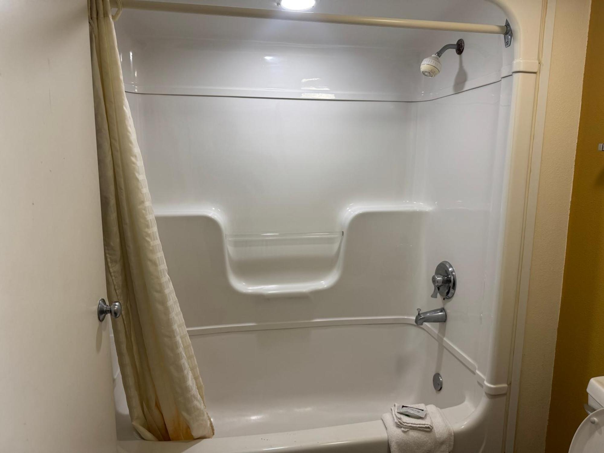 שרונוויל Travel Inn מראה חיצוני תמונה