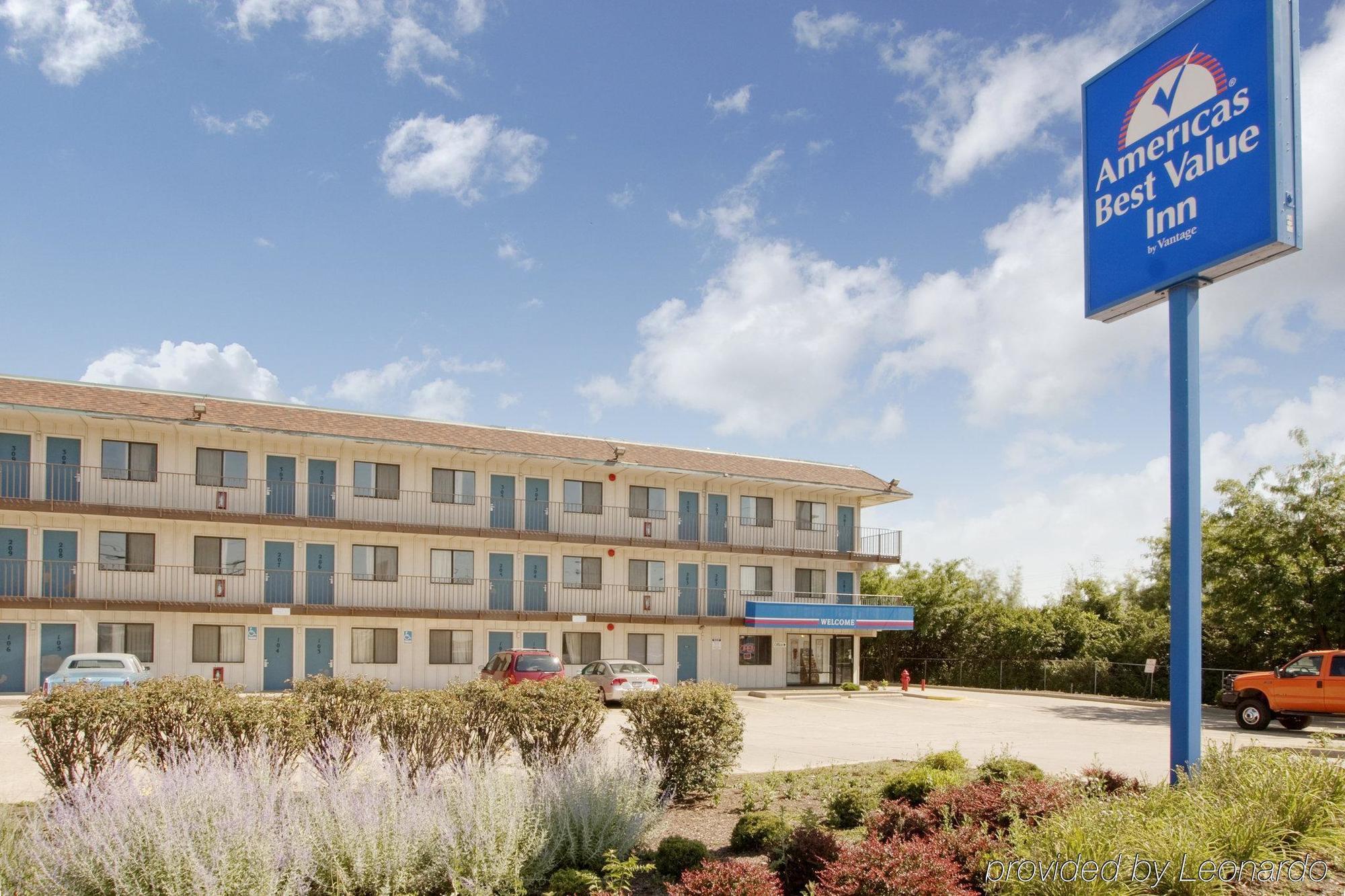 שרונוויל Travel Inn מראה חיצוני תמונה