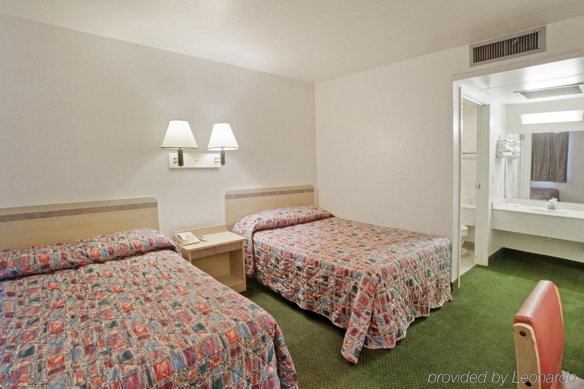 שרונוויל Travel Inn חדר תמונה