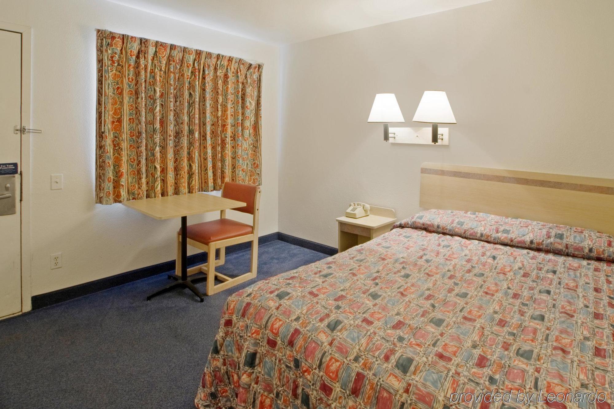 שרונוויל Travel Inn חדר תמונה
