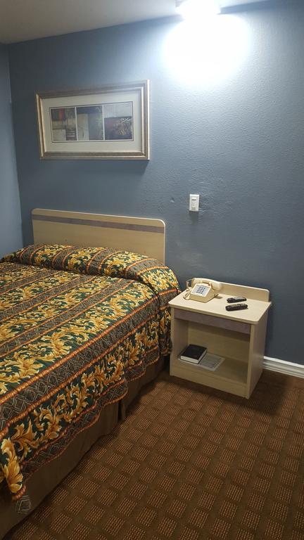שרונוויל Travel Inn מראה חיצוני תמונה