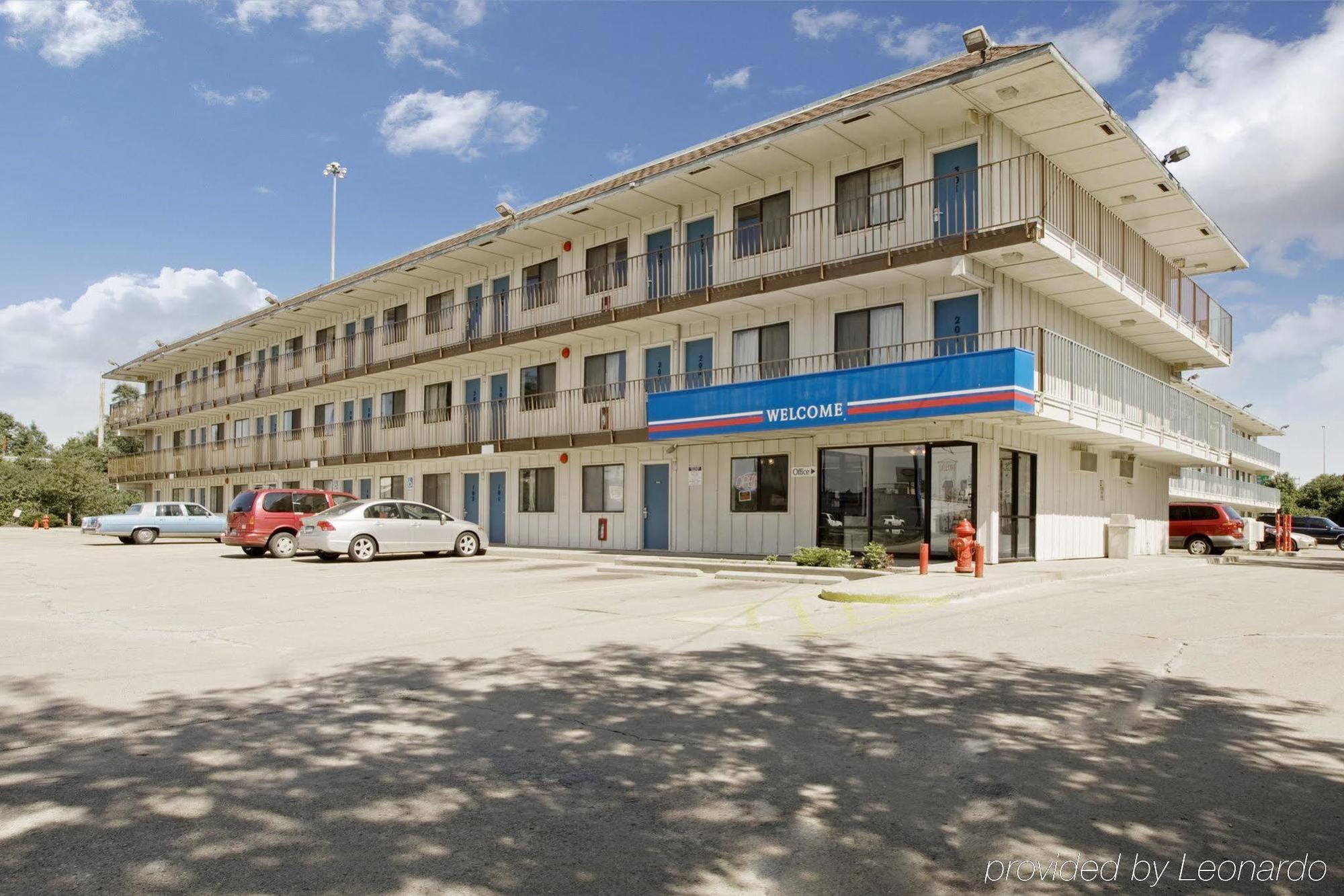 שרונוויל Travel Inn מראה חיצוני תמונה