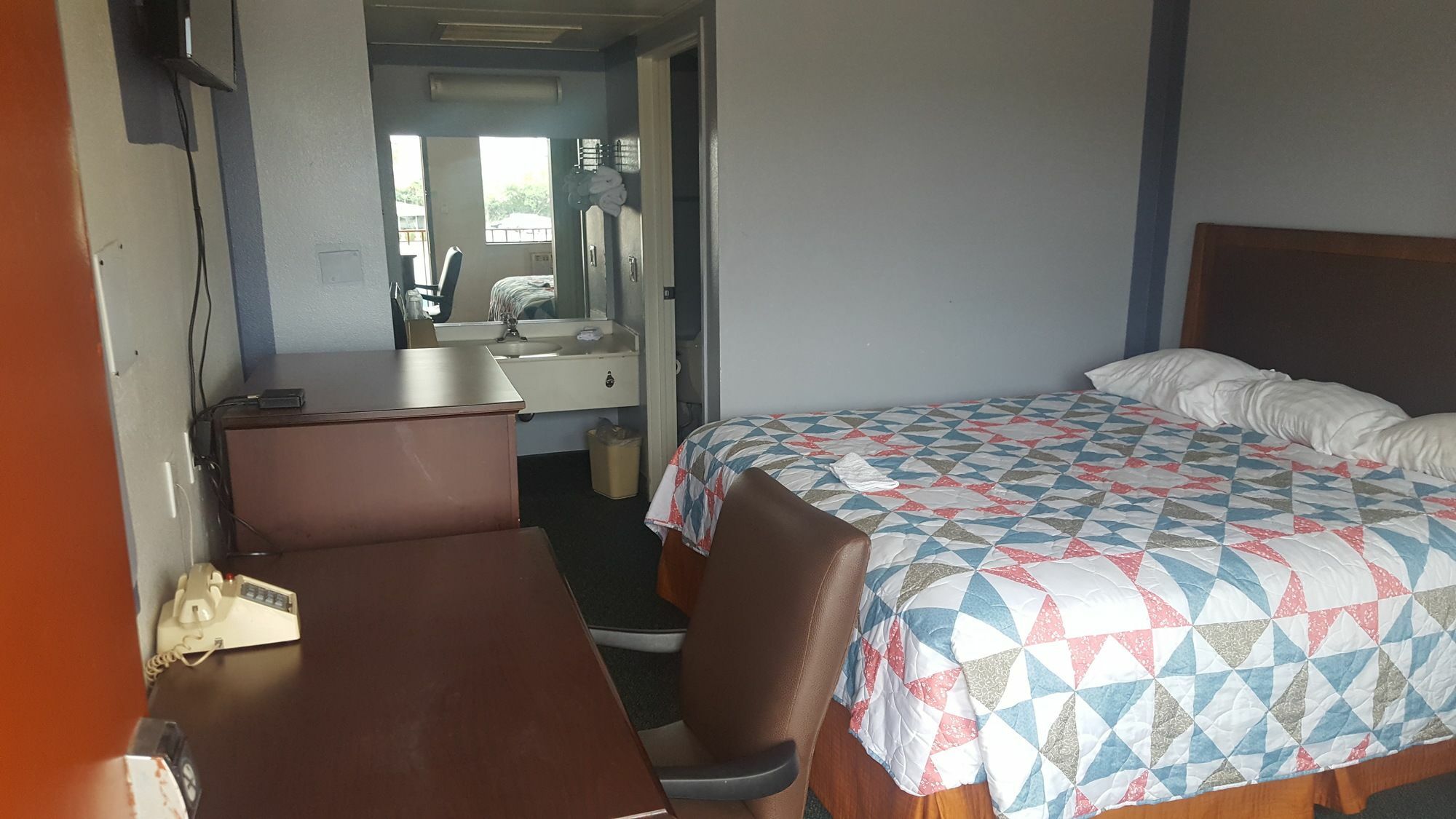 שרונוויל Travel Inn מראה חיצוני תמונה